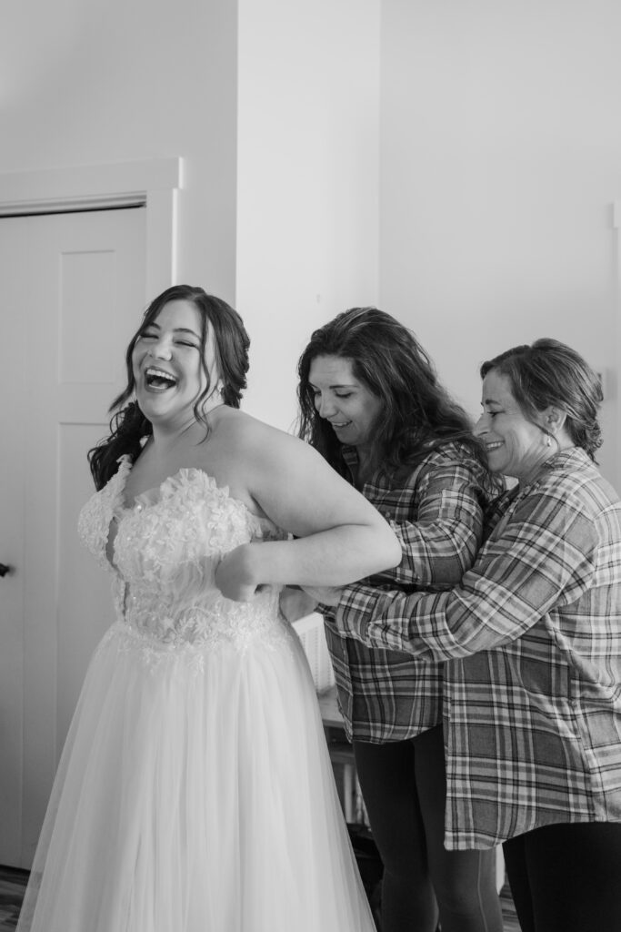 Bride getting ready photos